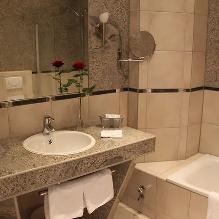 Rheinischer Hof מלון ארקלנץ