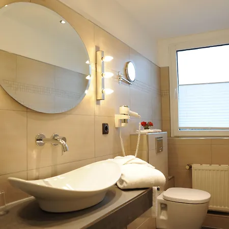 Rheinischer Hof 4* إركلنتس