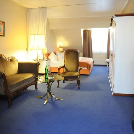 Hotel Rheinischer Hof 4*