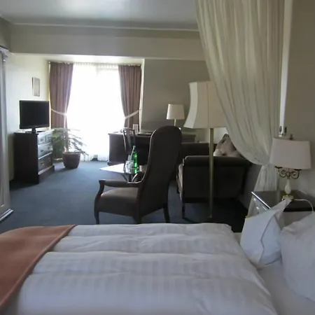 Rheinischer Hof Hotel 4*